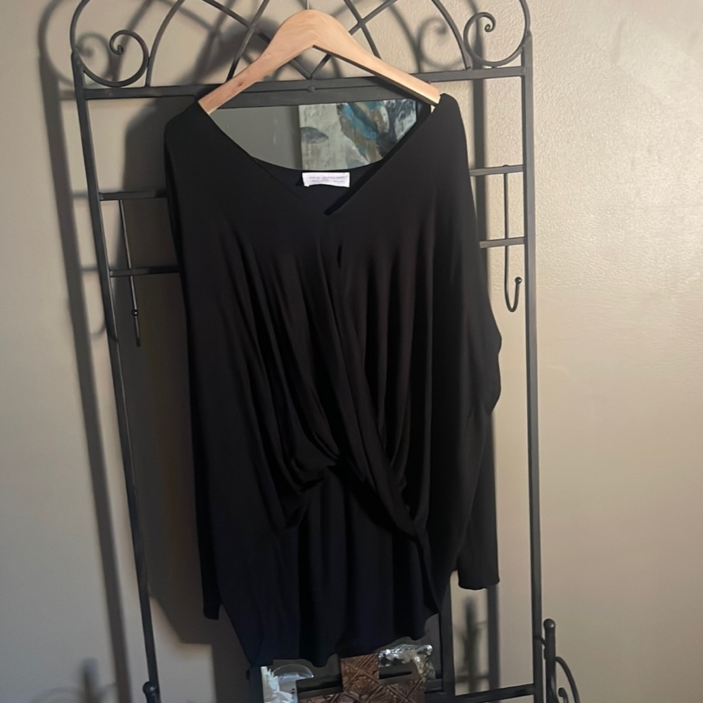 NWOT Women’s Black Top Sz Medium